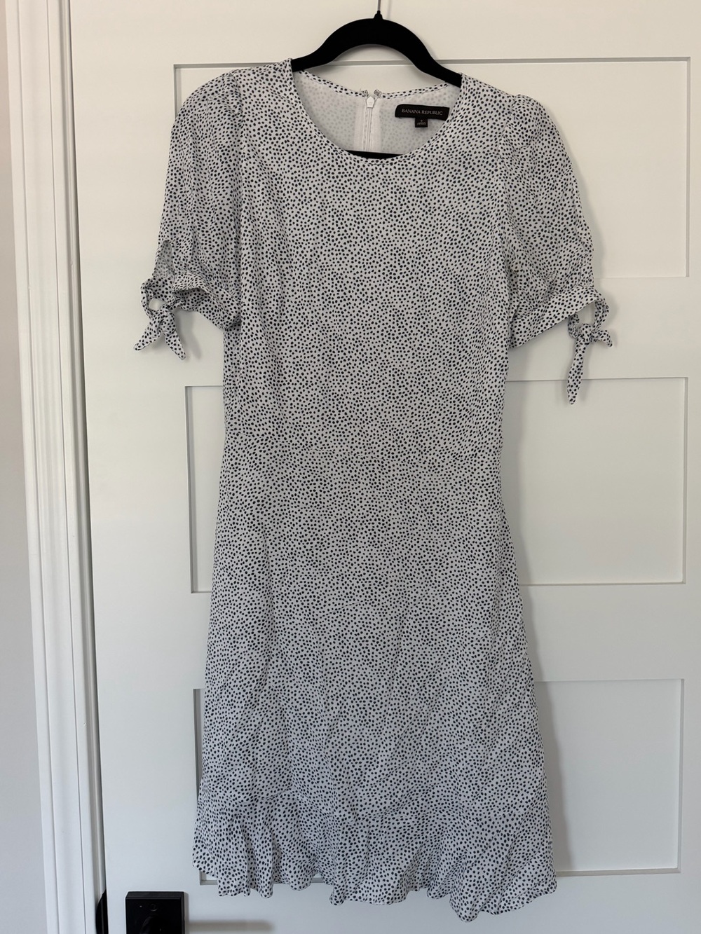 Banana Republic White and Navy Blue Speckled Puff-Sleeve Midi Dress